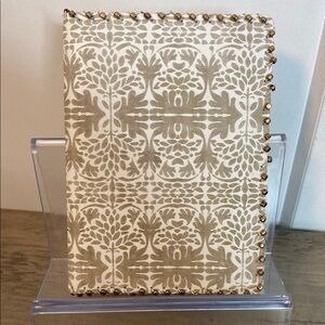 💚 Beige and tan coloured passport Holder with beading along edges